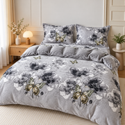Lenjerie de pat Cocolino 4 piese, model Silver Butterfly cu flori gri, cearceaf cu elastic